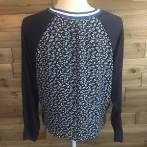 H&M Tops - ❤️ H&M long sleeved baseball blouse Size 4 ❤️ H&M Tops - ❤️ H&M long sleeved baseball blouse Size 4 ❤️